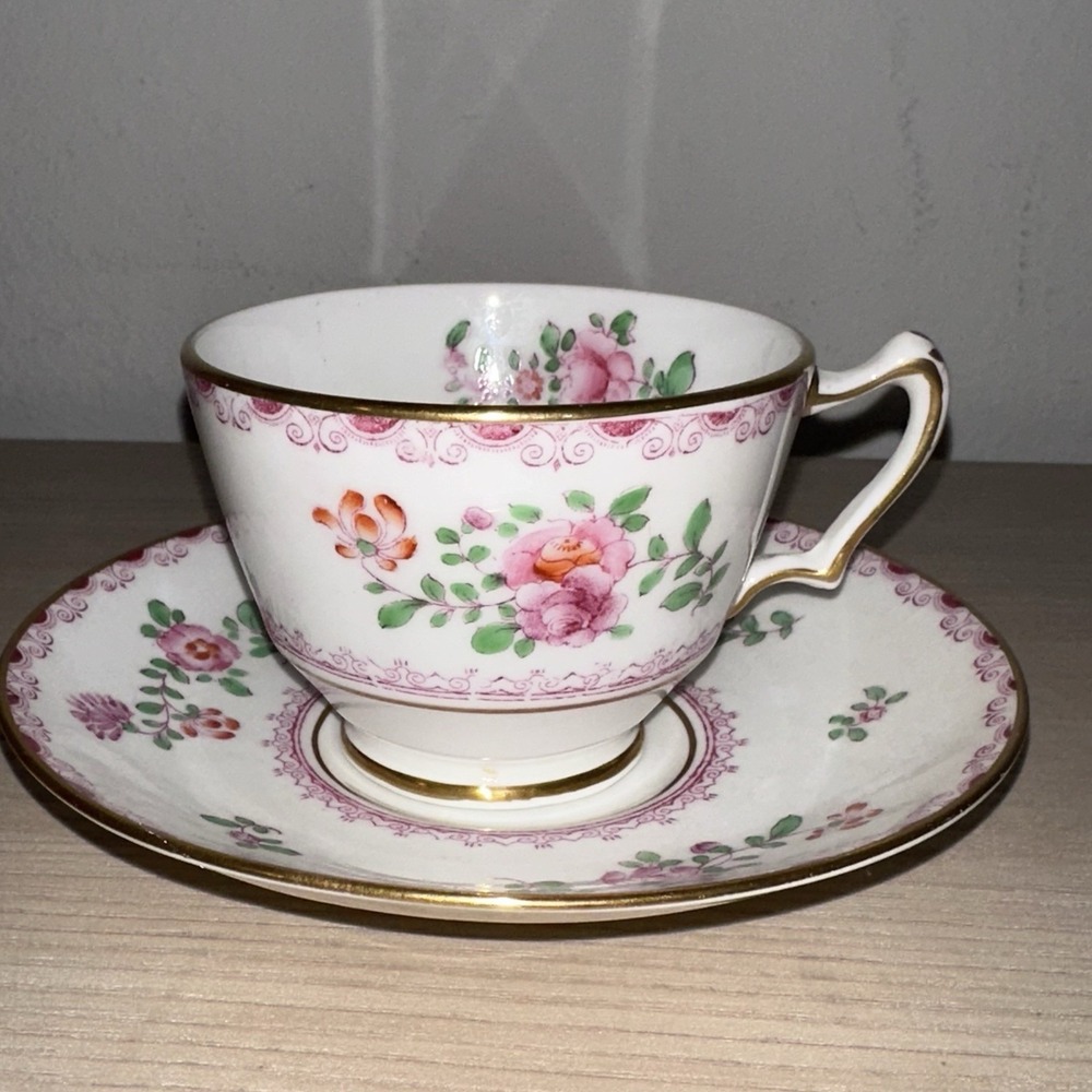 Vintage Crown STAFFORDSHIRE Hand Painted Bone China Tea Cup & Saucer Floral - Picture 4 of 9